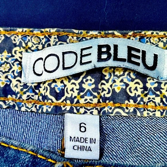 Code Bleu Gracie Bestie Jeans w/Flowers, size 6 - Picture 7 of 10